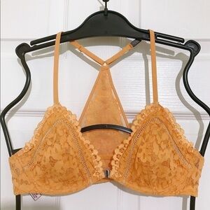 🔥ON SALE🔥2/$33🔥 💖Victoria Secret Body by Victoria Unlined Plunge